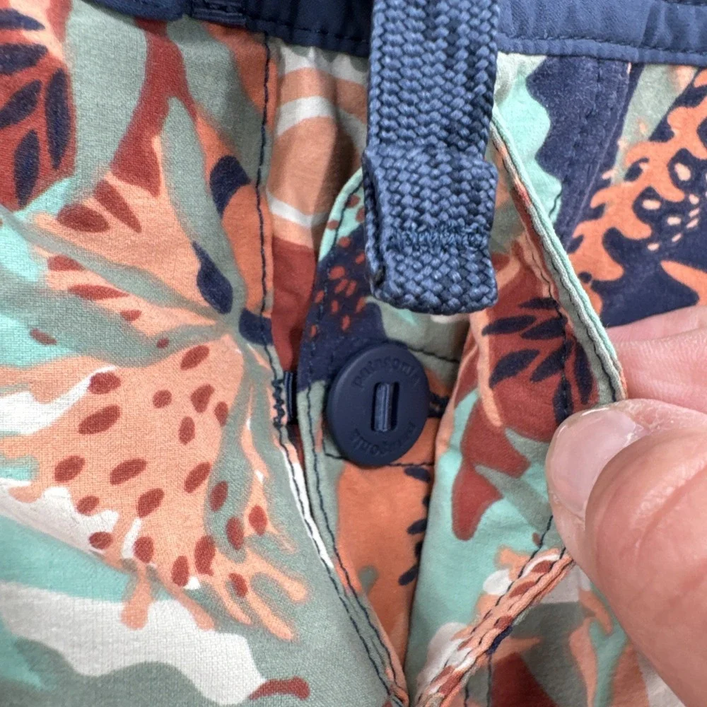 Patagonia‎ Men's Size 32 Wavefarer Scallop Hem Board Shorts Hawaiian Sunset